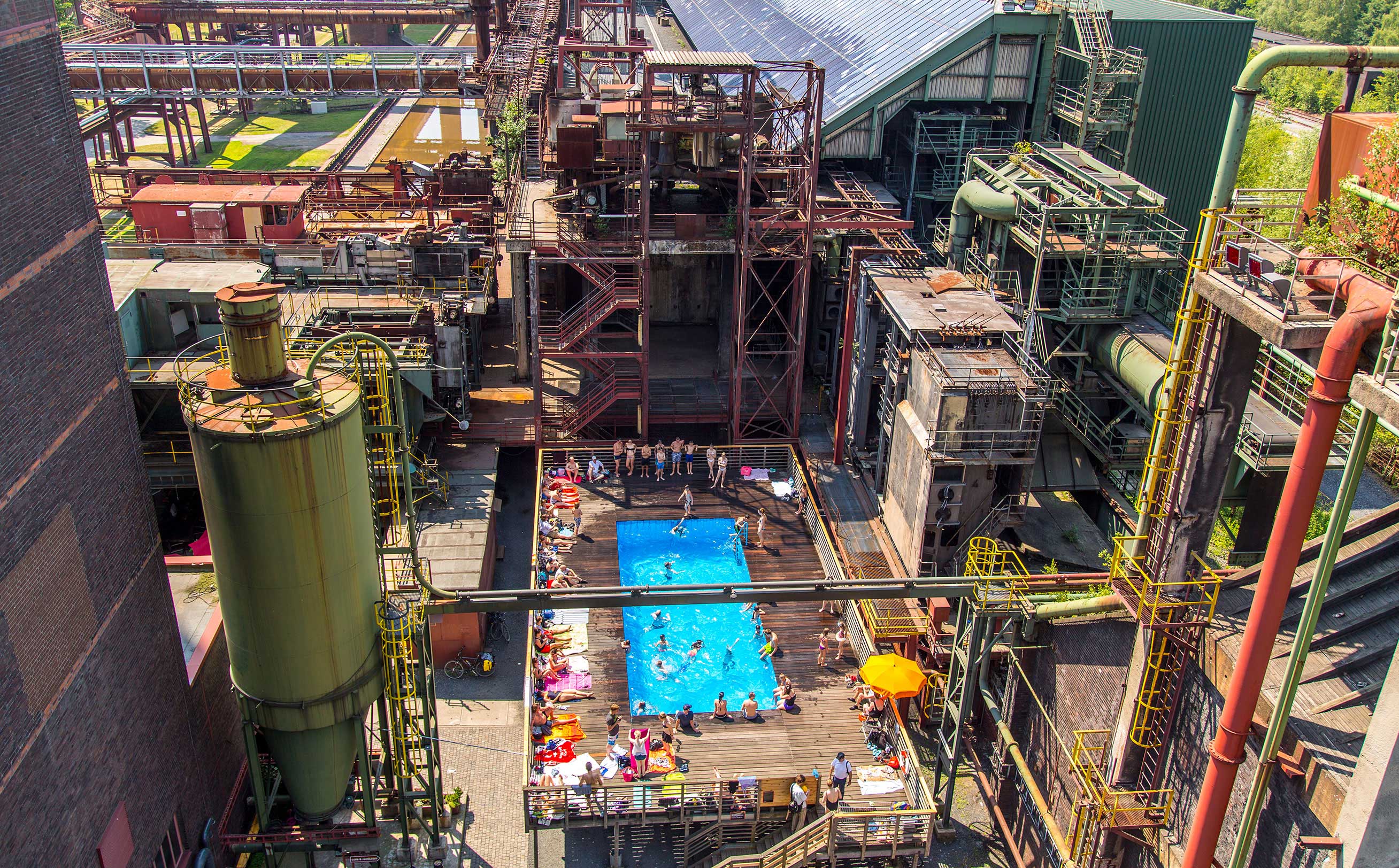 Luftaufnahme des Werksschwimmbads auf der Kokerei Zollverein